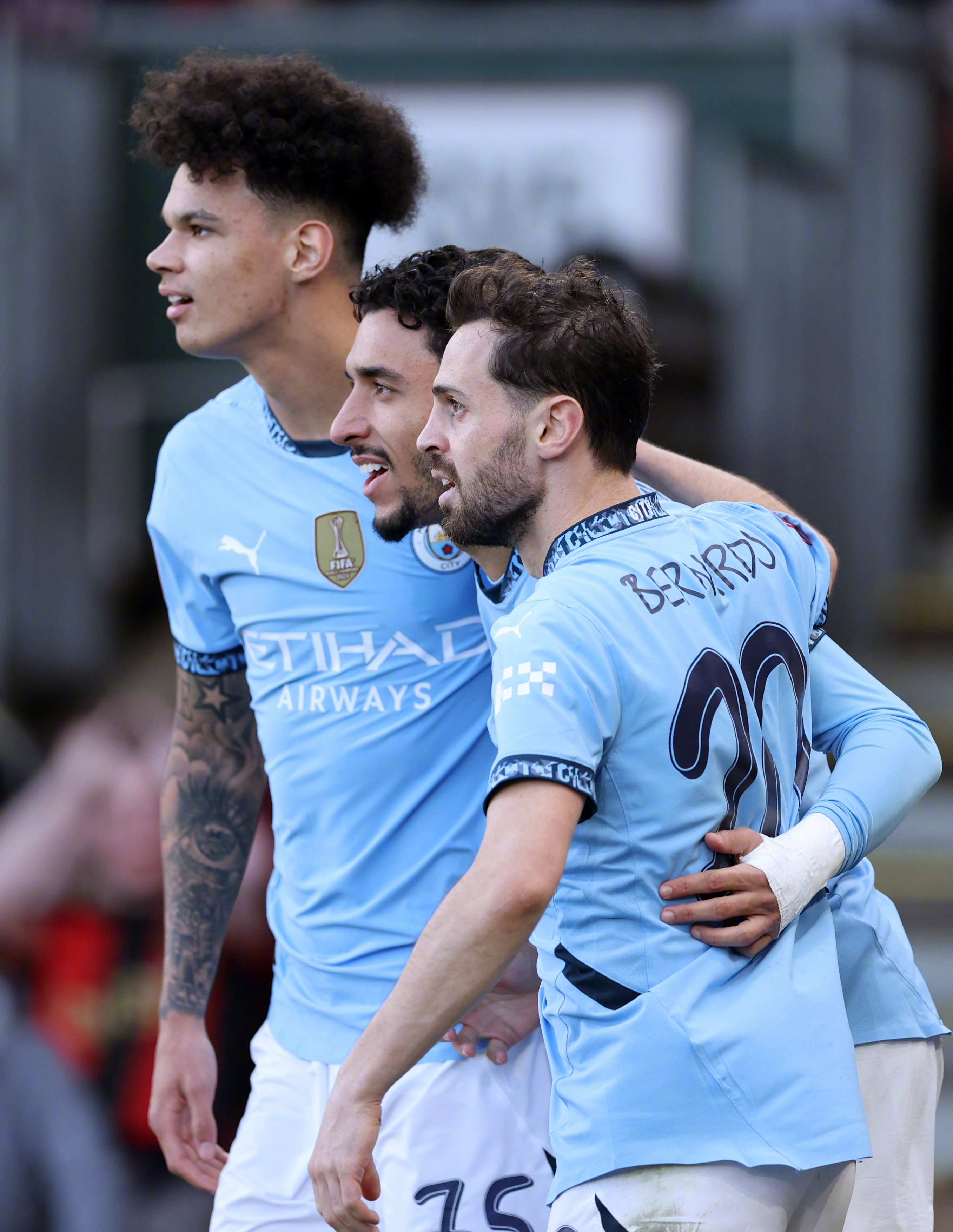 英格兰险胜乌拉圭,哈兰德绝境逆转 英格兰险胜乌拉圭,哈兰德绝境逆转