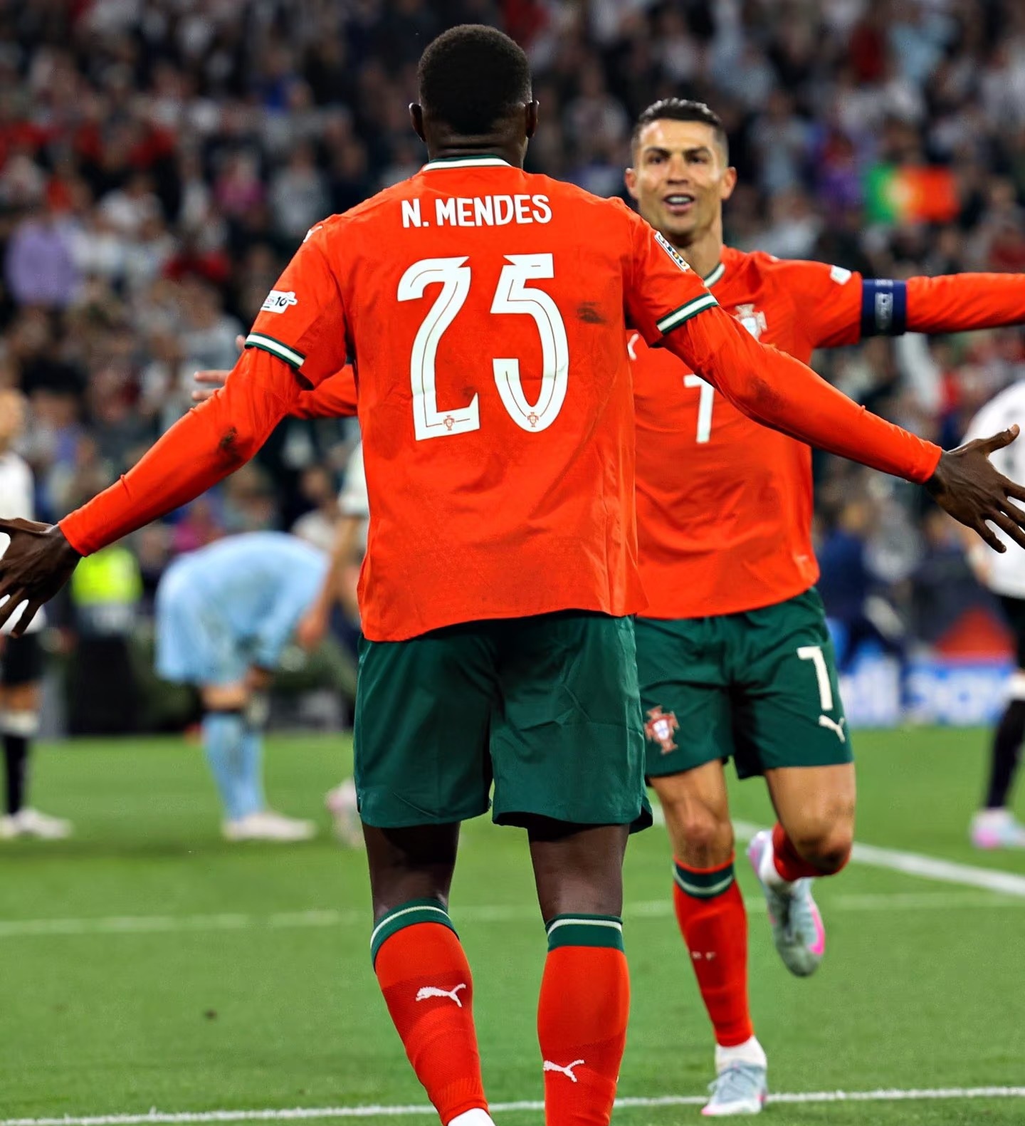 开云体育APP下载-关于一队球员临危不惧赢得国际赛的信息