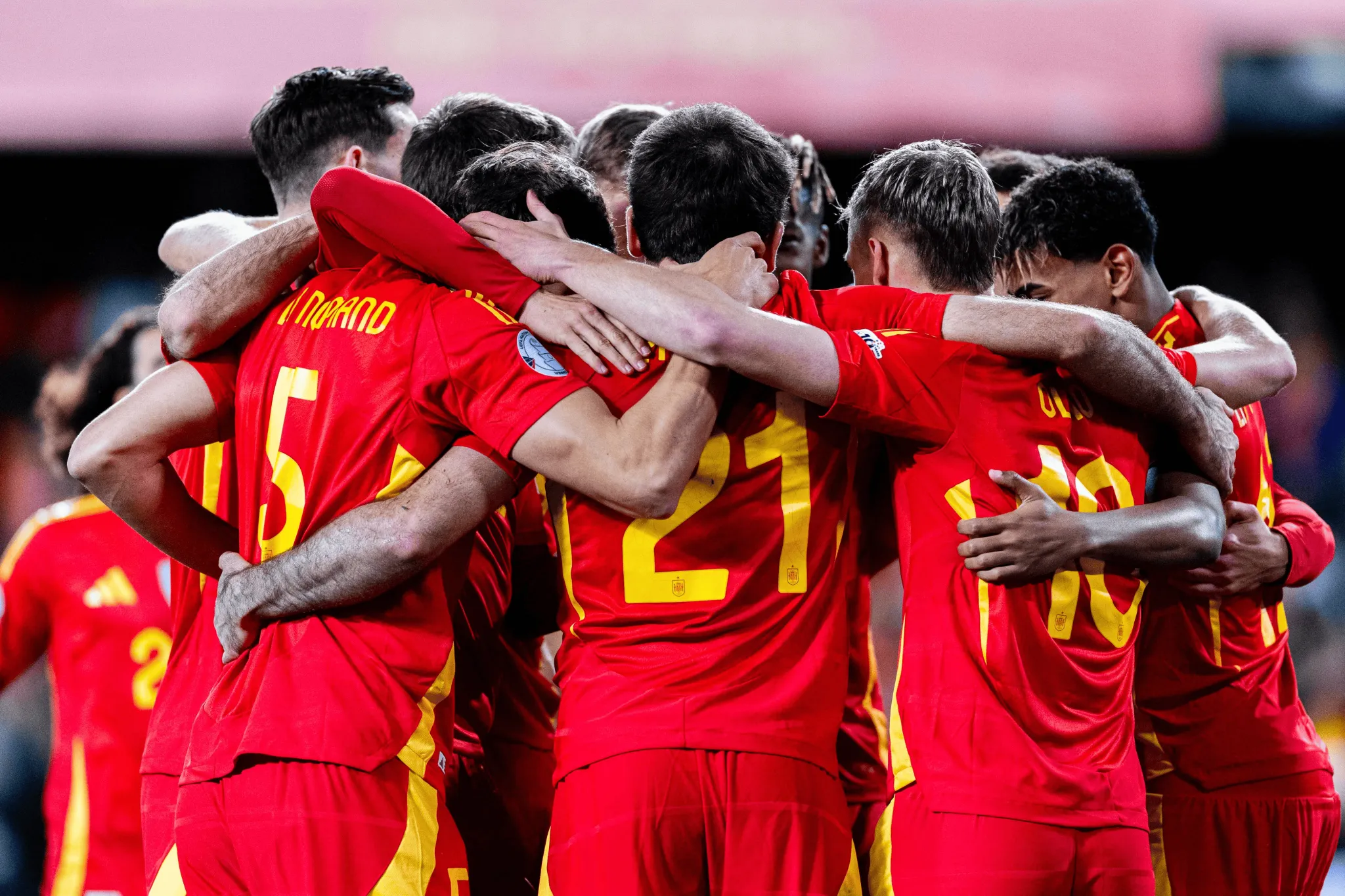 开云足球直播-荷兰瑞士硬仗不断,欧洲预选赛赛况扣人心弦