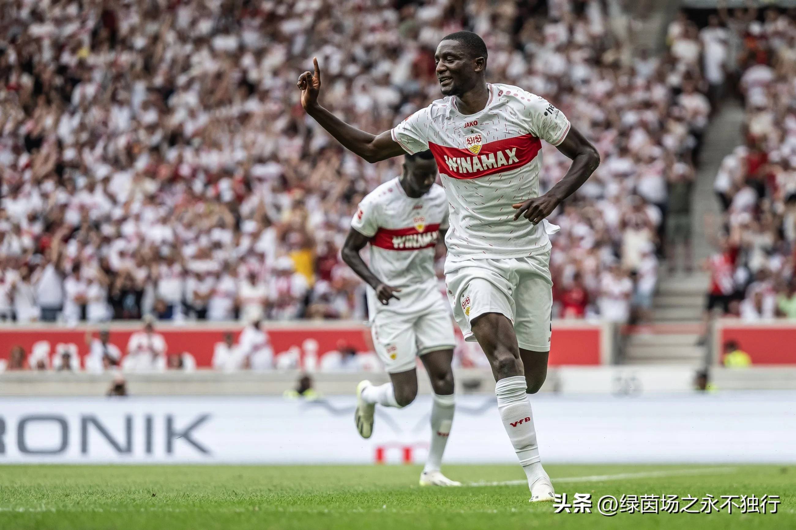 开云体育APP下载-多特蒙德中锋连续进球破门,喜获教练大力赞扬的简单介绍