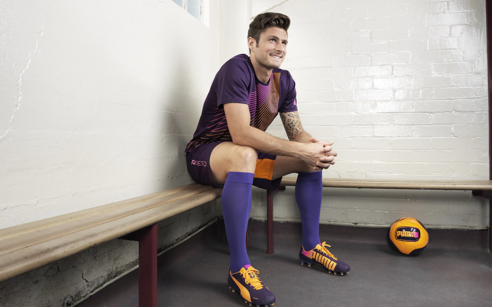 开云体育平台APP-奥运周期关键战焦点战，曼联血拼喀麦隆—一场跨越时空的足球对话