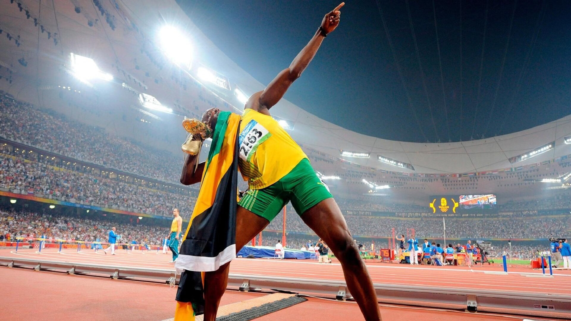 当詹姆斯爆发,凯尔特人强压广东队的背后,一场跨越篮球文化的对话